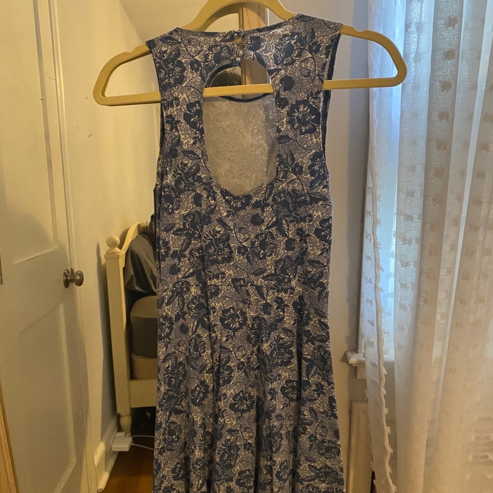 Dress - Picture 3 of 3